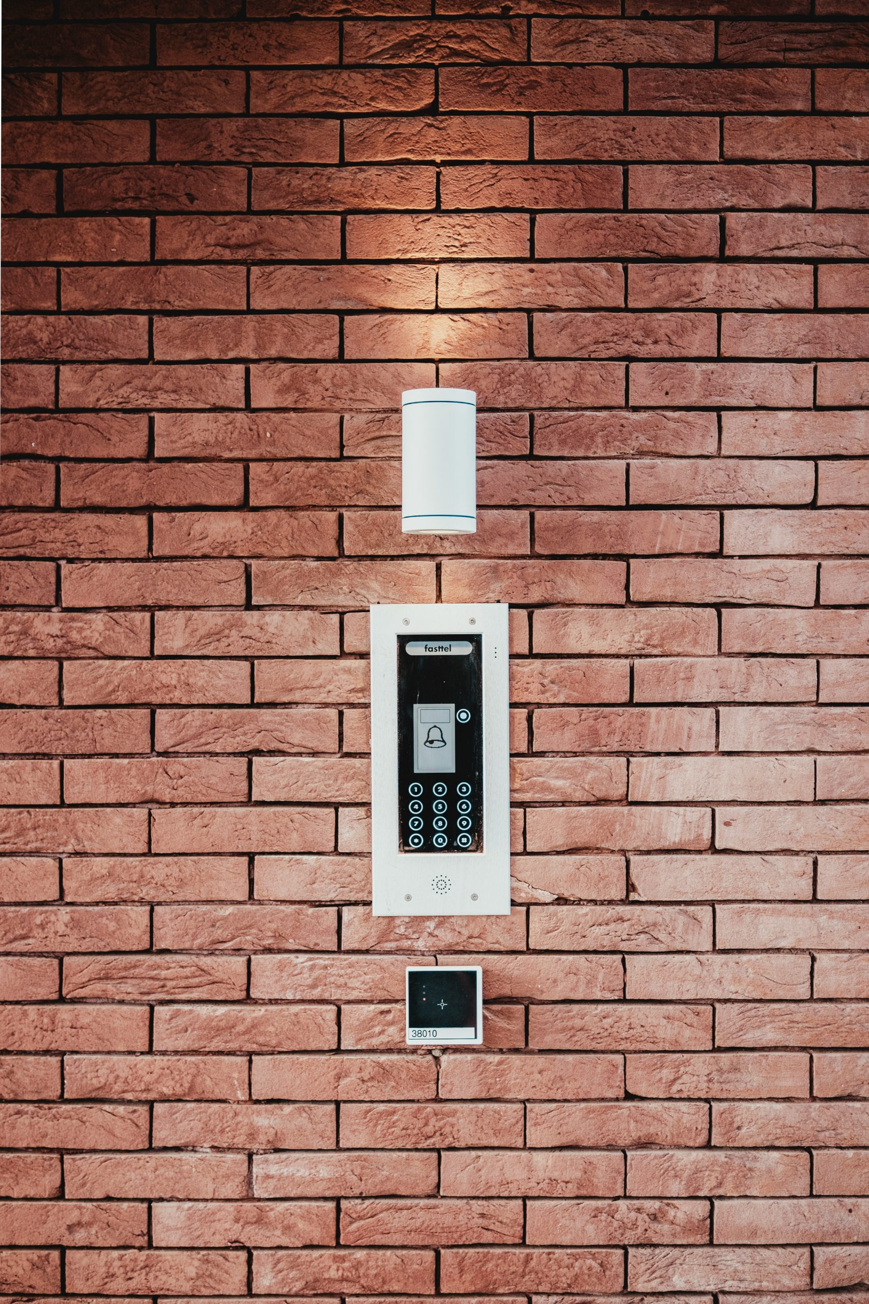 bernard-hermant-Hd0m_5-OyCw-unsplash securite domicile - novazion Entreprise informatique Meylan (38)